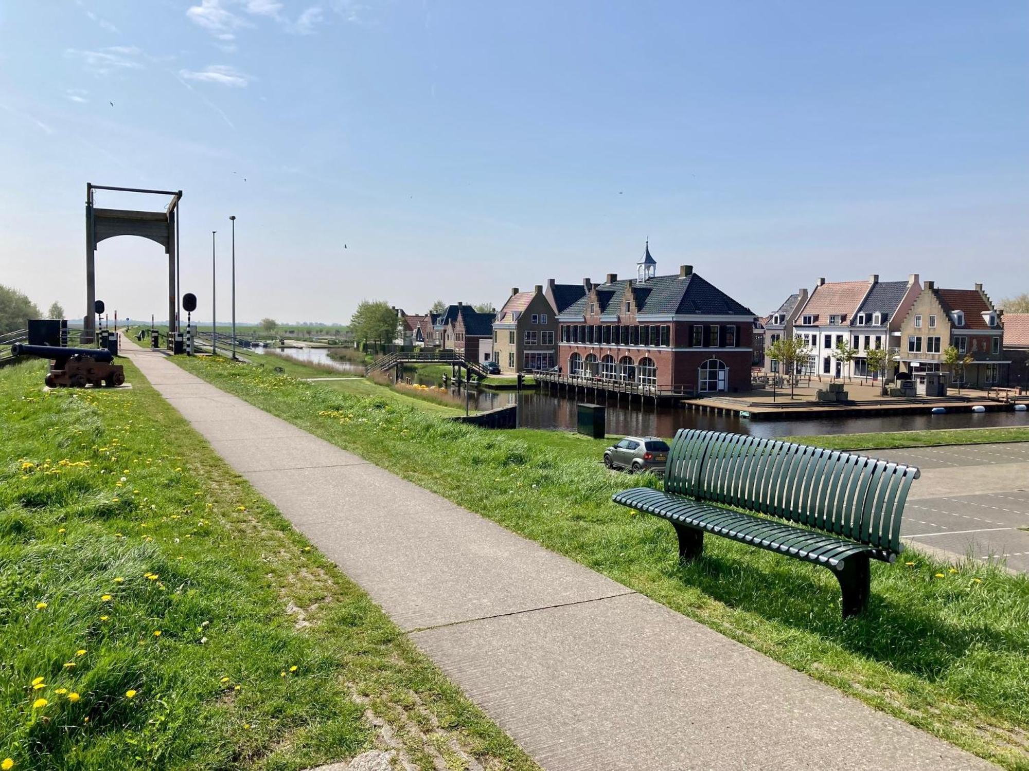 Sonnenhaus 6 Pers House With Sunny Terrace At A Typical Dutch Canal & By Lauwersmeer Lake. Anjum Exterior foto